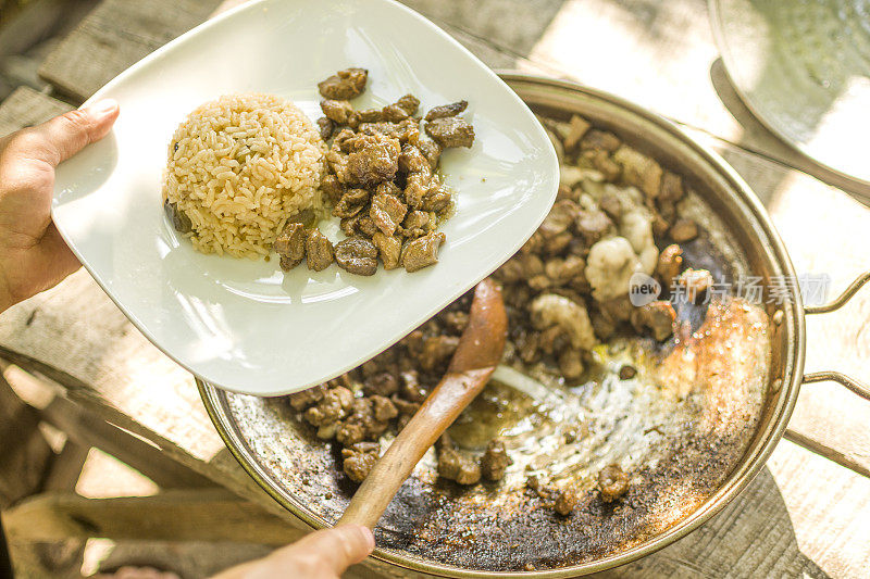 自制美味的土耳其茄子肉饭，saç kavurma -土耳其传统食物